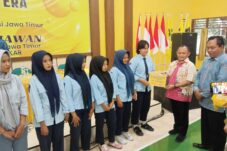 2.857 Siswa Prasejahtera SMA/SMK Swasta se-Kota/Kabupaten Kediri Terima Bantuan Pendidikan DPRD Jatim 15 a3bc03c5 59be 4c6d bd77 5affaef4e135