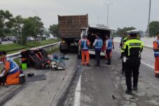 Gerak Petugas Cepat Evakuasi Korban Laka di Tol Malang–Pandaan 5 a5c0a7f3 c5f3 433e aa54 e0b269b9a66b