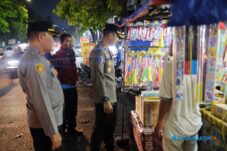 Polsek Taman Perketat Pengawasan Pedagang Petasan dan Kembang Api Jelang Tahun Baru 2026