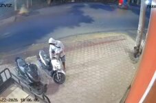 Motor Dicuri dalam 6 Detik di Parkiran Toko Sidoarjo 11 08eaf9e2 1189 425d ba66 c5a9b95df10b