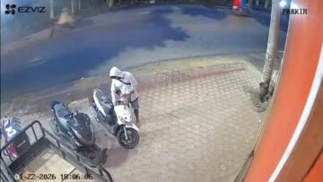 Motor Dicuri dalam 6 Detik di Parkiran Toko Sidoarjo 5 08eaf9e2 1189 425d ba66 c5a9b95df10b