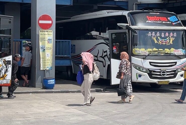 Penumpang Bus di Terminal Arjosari, (19/1/2026) (Roni/ Tagarjatim.id)