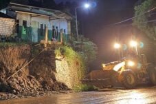 Tembok Penahan Tebing Longsor di Pujon Tutup Jalur Malang–Kediri, BPBD Lakukan Penanganan Cepat 7 5d08bfc3 f1ee 459c 8999 039bd8c6f4a7