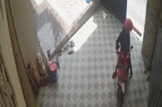 Motor Karyawati Hilang Dicuri di Tambaksawah Sidoarjo, Aksi Terekam CCTV