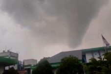 BMKG Peringatkan Ancaman Puting Beliung di Jatim Masih Tinggi hingga Awal Februari 12 920b88f1 5d47 4e15 a254 20e51814a84e