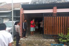 Rumah Terbakar di Lamongan, 2 Penghuni Dilarikan ke Rumah Sakit 21 Rumah Terbakar di Lamongan, 2 Penghuni Dilarikan ke Rumah Sakit