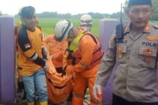 Warga Grobogan Heboh, Pria Tewas Penuh Luka di Sungai Pancir 18 Warga Grobogan Heboh, Pria Tewas Penuh Luka di Sungai Pancir