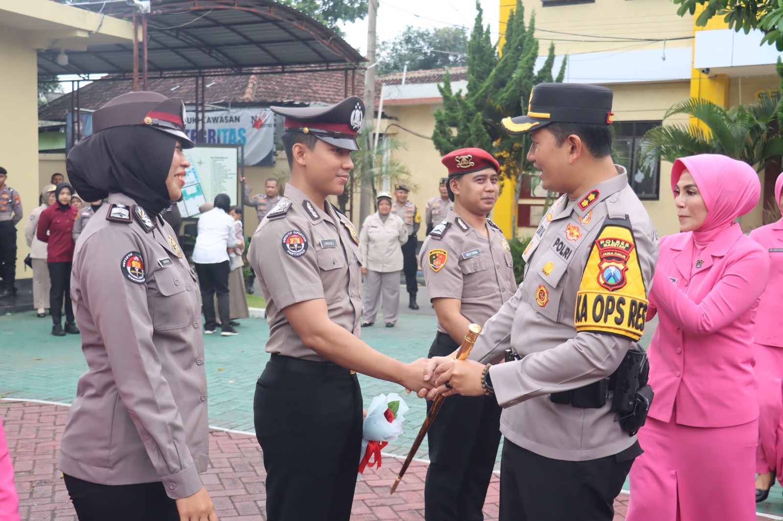 Sambut Tahun Baru 2026, Kapolres Magetan Pimpin Korp Raport Kenaikan Pangkat 119 Personel dan Pelepasan Purna Polri 7 IMG 20260101 WA0041
