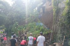 Hujan Deras Picu Longsor di Wajak Malang, Akses Jalan Warga Sempat Terputus 5 IMG 20260104 WA00161