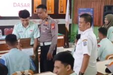 SMKN 1 Geneng Dan Polres Ngawi Galang Dana Korban Banjir Sumatera Serta Aceh 3 IMG 20260108 WA0023