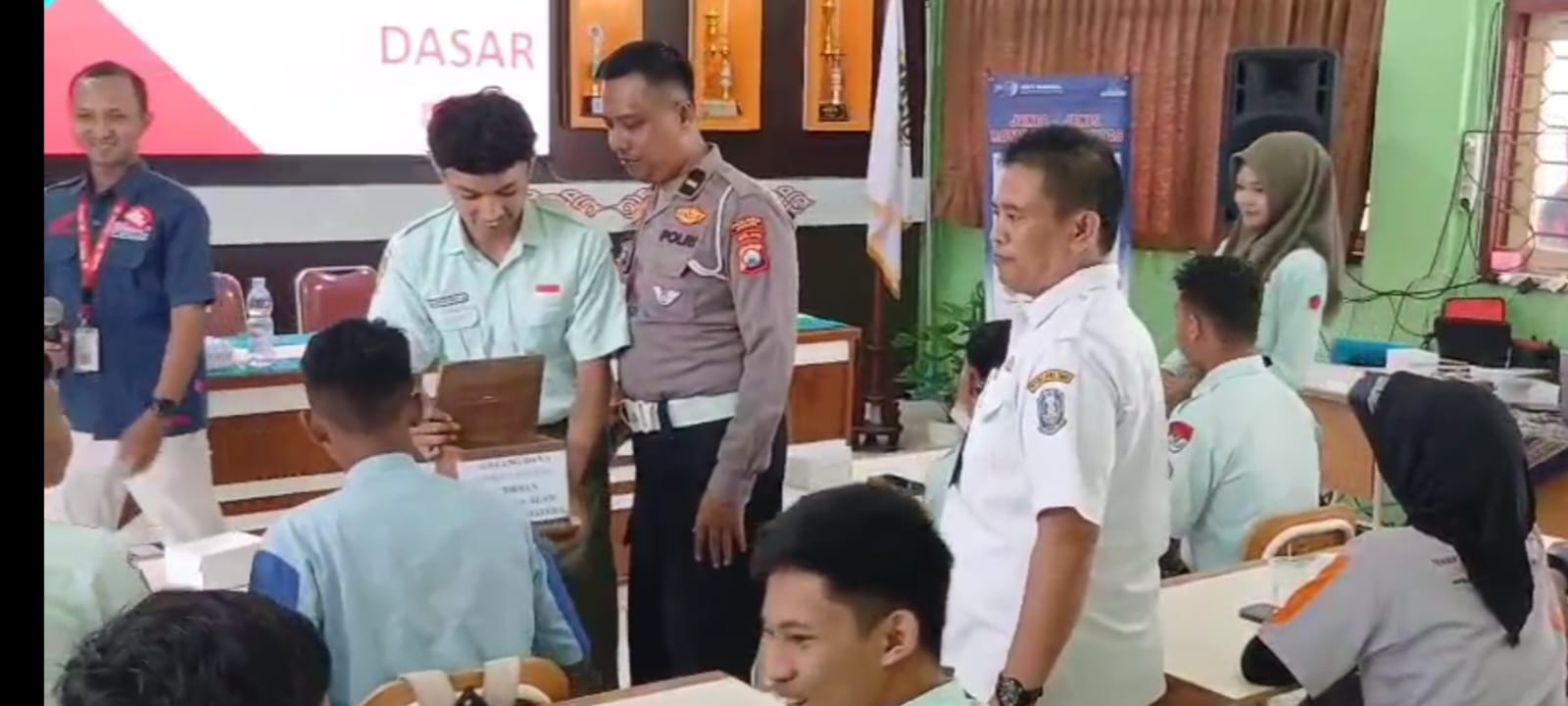 SMKN 1 Geneng Dan Polres Ngawi Galang Dana Korban Banjir Sumatera Serta Aceh 1 IMG 20260108 WA0023