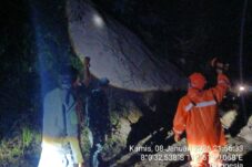 Longsor Tutup Akses Jalan Menuju Bromo di Gubukklakah Malang 2 IMG 20260108 WA0029