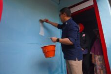 Ahmad Basarah Hadiri Program Bedah Rumah Lansia PDI Perjuangan di Kota Batu