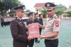48 Personel Polres Magetan Terima Tanda Kehormatan Satya Lencana Pengabdian