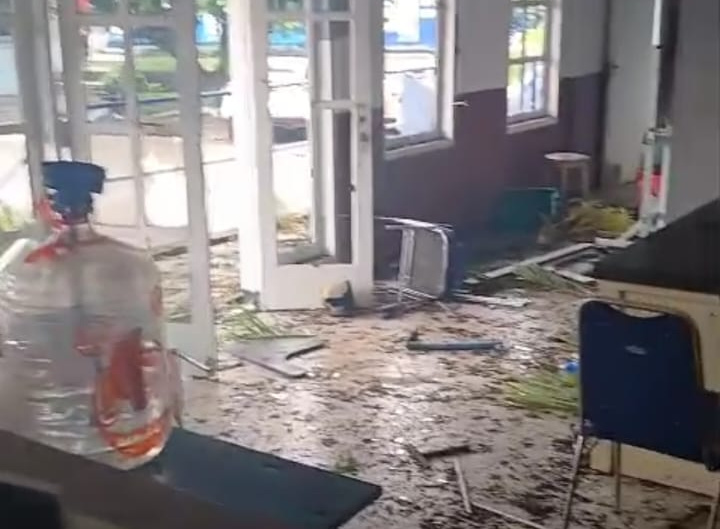 Ratusan Siswa STM Turen Rusak Kantor Yayasan, Tujuh Orang Luka-luka 2 IMG 20260116 120815