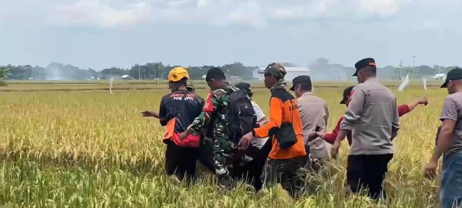 Kakek Di Ngawi Tercebur Sumur Sedalam 5 Meter, Petugas Lakukan Evakuasi 2 a0e9e938 b9ea 4479 952b d73c76480fc7 1