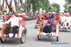 Presiden Salurkan 200 Becak Listrik untuk Abang Becak Sidoarjo 17 Presiden Salurkan 200 Becak Listrik untuk Abang Becak Sidoarjo