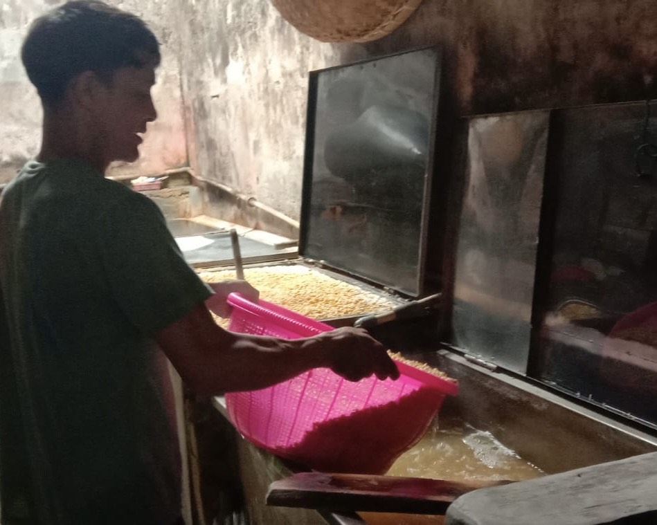 Harga Kedelai Melambung, Perajin Tempe di Kota Malang Pangkas Produksi 11 Harga Kedelai Melambung, Perajin Tempe di Kota Malang Pangkas Produksi