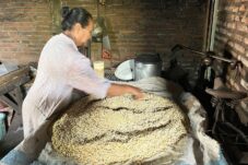 Produsen Tempe di Kabupaten Malang Keluhkan Naiknya Harga Kedelai