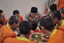 Kapolres Lamongan Buka Puasa Bersama Tahanan, Wujud Kepedulian dan Pembinaan di Bulan Suci 7 Kapolres Lamongan Buka Puasa Bersama Tahanan, Wujud Kepedulian dan Pembinaan di Bulan Suci