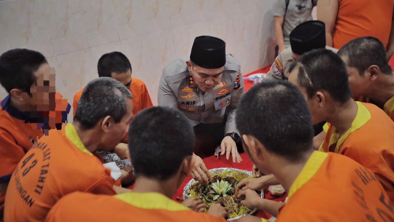 Kapolres Lamongan Buka Puasa Bersama Tahanan, Wujud Kepedulian dan Pembinaan di Bulan Suci