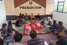 Ketua DPRD Ngawi Bersama Sejumlah Jurnalis Gelar Syukuran di Pressroom Baru 1 Ketua DPRD Ngawi Bersama Sejumlah Jurnalis Gelar Syukuran di Pressroom Baru