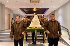 Bukan Sekedar Bukber, Fave Hotel Sidoarjo Suguhkan Ramadan Bernuansa Tradisi Jawa “Tempo Doeloe” 17 Bukan Sekedar Bukber, Fave Hotel Sidoarjo Suguhkan Ramadan Bernuansa Tradisi Jawa “Tempo Doeloe”