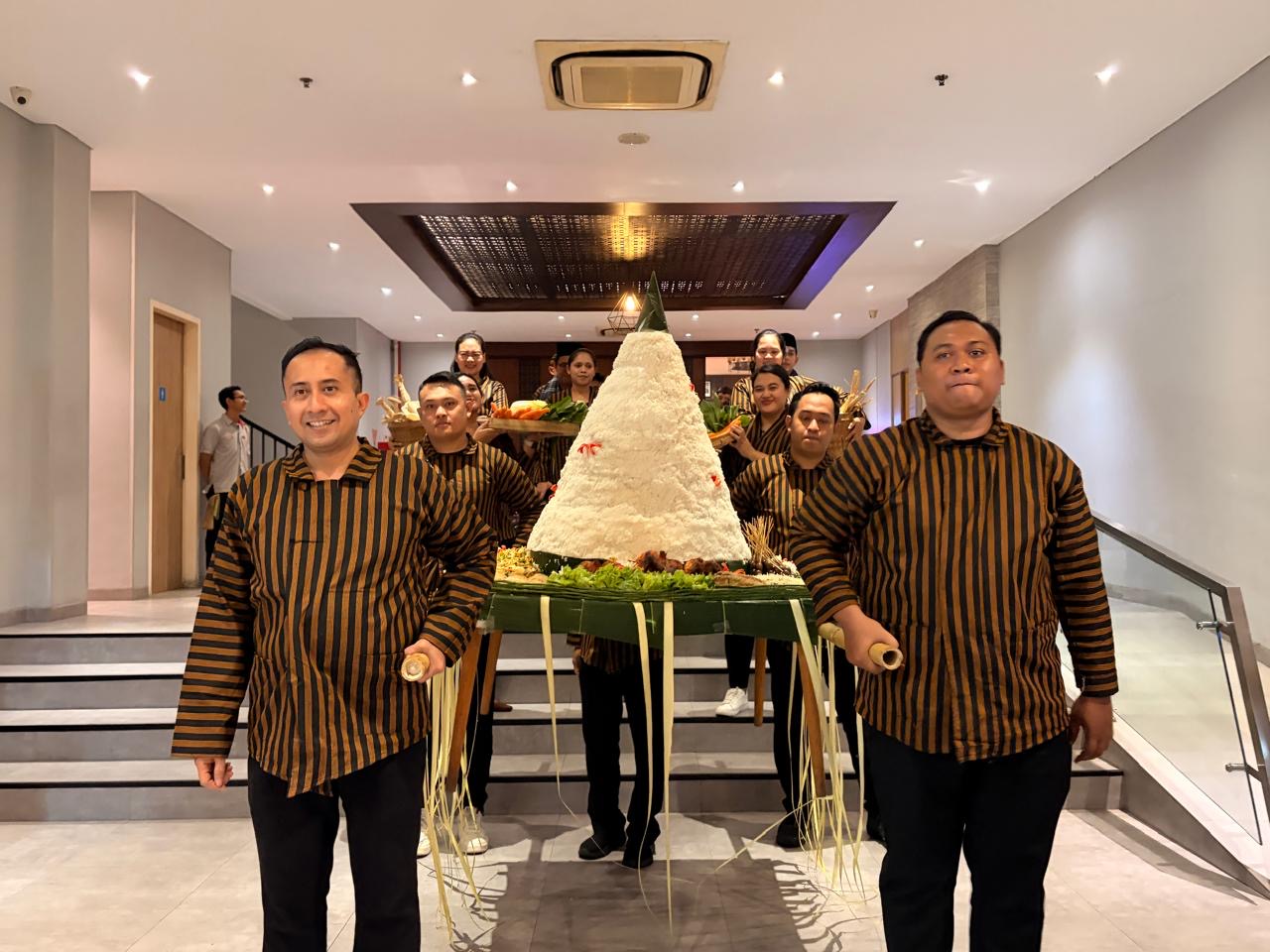 Bukan Sekedar Bukber, Fave Hotel Sidoarjo Suguhkan Ramadan Bernuansa Tradisi Jawa “Tempo Doeloe”