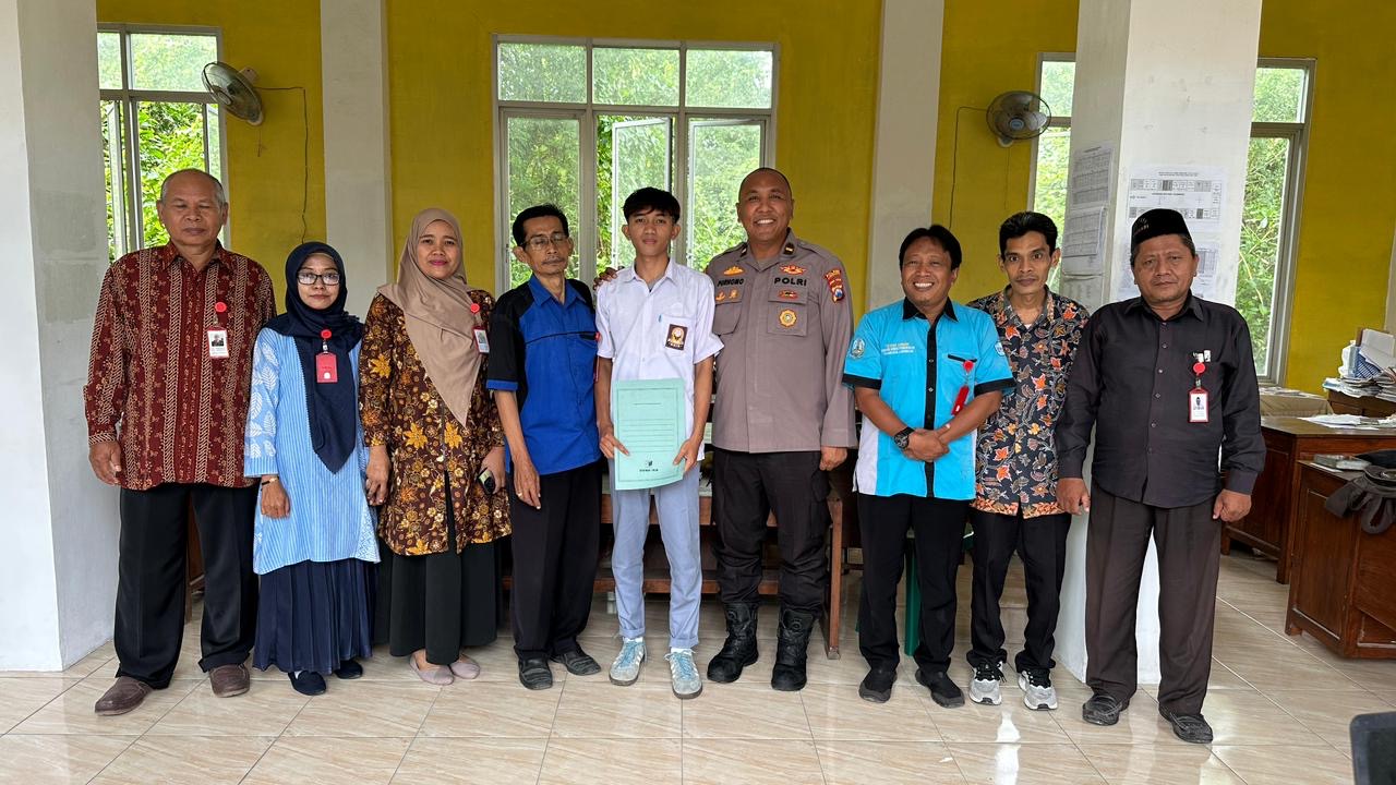 Selamatkan Satu Korban dan Temukan Tiga Tewas di Waduk Menonggo, Rendy Kurniawan Dapat Apresiasi Polisi 6 Selamatkan Satu Korban dan Temukan Tiga Tewas di Waduk Menonggo, Rendy Kurniawan Dapat Apresiasi Polisi