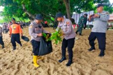 TNI Polri dan Pemda Laksanakan Gerakan ASRI di Pantai Balekambang 7 TNI Polri dan Pemda Laksanakan Gerakan ASRI di Pantai Balekambang