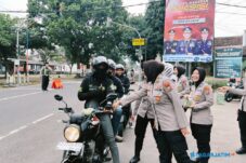 Polwan Polres Magetan Bagikan Takjil dan Sampaikan Pesan Kamtibmas 8 Polwan Polres Magetan Bagikan Takjil dan Sampaikan Pesan Kamtibmas