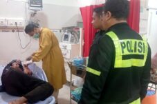 Lansia Luka Berat Usai Tabrak Belakang Truk di Taman Sidoarjo, Polisi Cari Sopir Trailer 12 Lansia Luka Berat Usai Tabrak Belakang Truk di Taman Sidoarjo, Polisi Cari Sopir Trailer