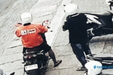 Terekam CCTV, Pria Berjaket Ojol Terlibat Pencurian Motor di Sepanjang Sidoarjo