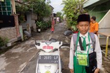 Satu Dekade Program OGUS, Ojek Gratis Jemput Pulang Siswa Yatim Piatu di Lamongan 9 Satu Dekade Program OGUS, Ojek Gratis Jemput Pulang Siswa Yatim Piatu di Lamongan