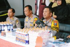 Polresta Sidoarjo Bongkar Pengoplosan LPG Bersubsidi ke Tabung Gas Portabel 15 Polresta Sidoarjo Bongkar Pengoplosan LPG Bersubsidi ke Tabung Gas Portabel