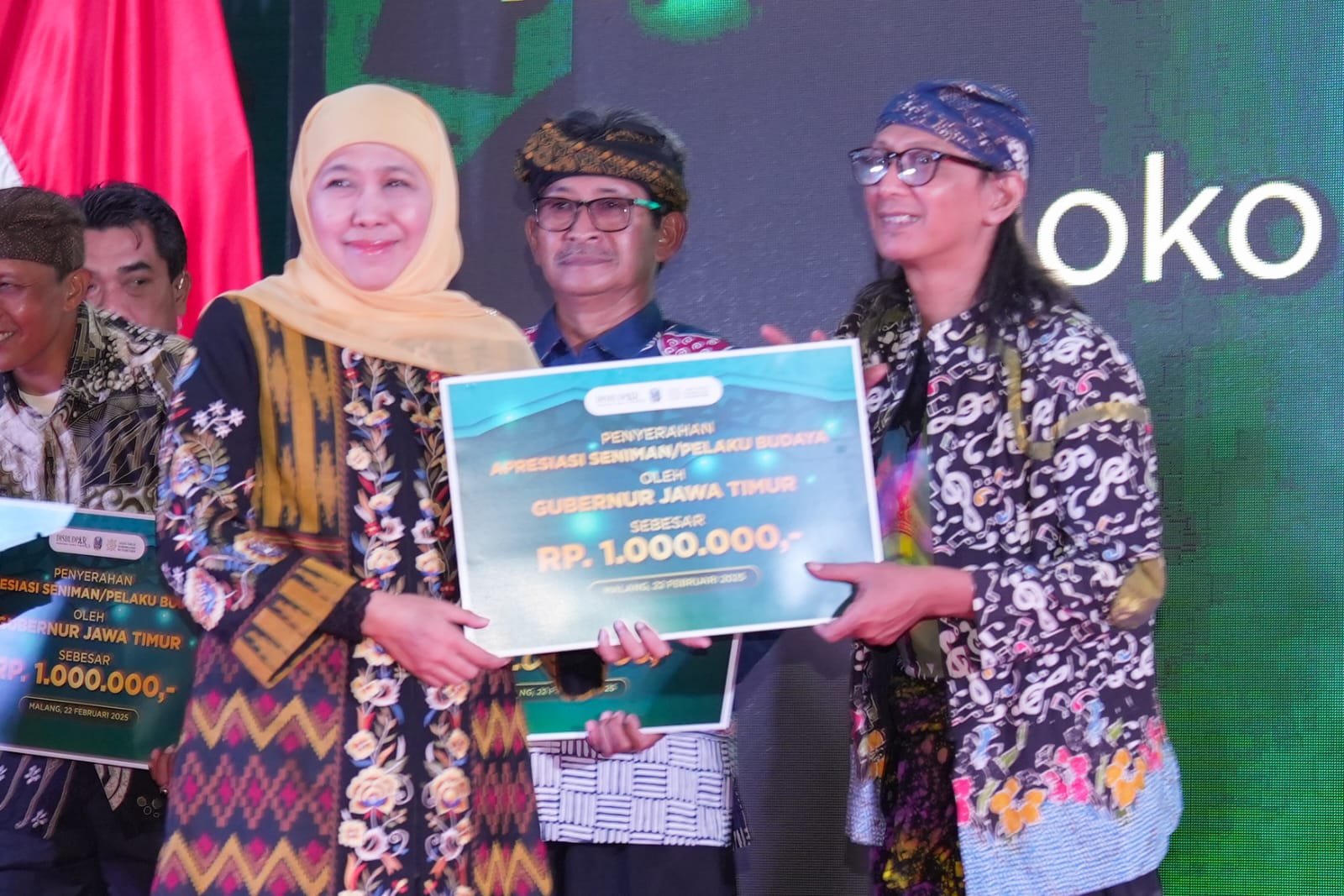 Khofifah Apresiasi 100 Seniman dan 46 WBTb di Festival Takjil Ramadan Malang 7 Khofifah Apresiasi 100 Seniman dan 46 WBTb di Festival Takjil Ramadan Malang