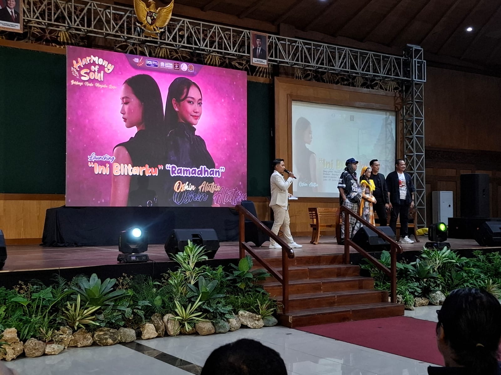 Keren, Oshin Alutfia Rilis Lagu "Ini-Blitarku" diUsia Belia 1 Keren, Oshin Alutfia Rilis Lagu "Ini-Blitarku" diUsia Belia