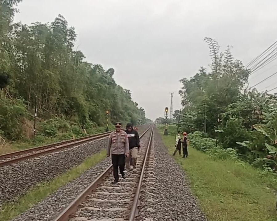 Vertigo Tak Kunjung Sembuh, Kakek di Ngawi Tabrakkan Diri ke Kereta Api