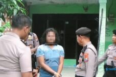 Bawa Sajam, Seorang ODGJ di Ngawi Diamankan Paksa Polisi Gunakan Senjata Kejut 13 Bawa Sajam, Seorang ODGJ di Ngawi Diamankan Paksa Polisi Gunakan Senjata Kejut