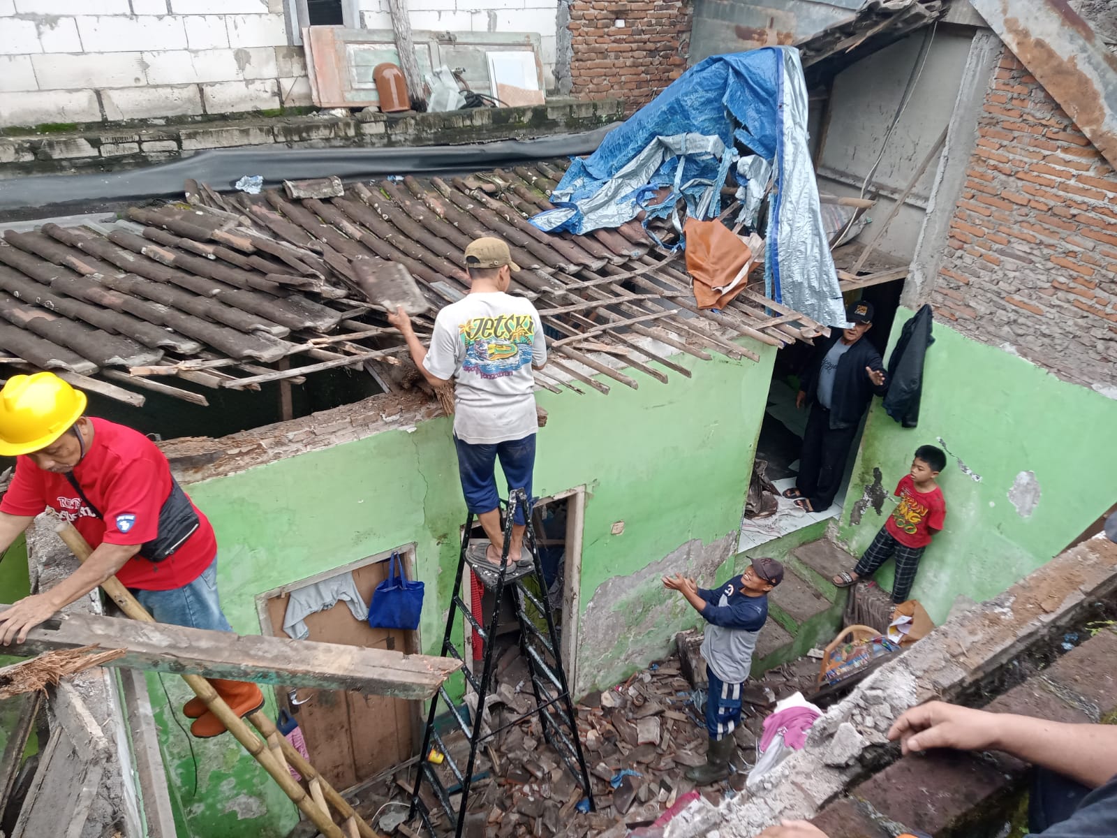 Cuaca Ekstrem Sebabkan Rumah Warga Pakis Kabupaten Malang Ambruk