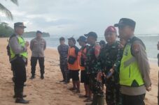 Nelayan Dilaporkan Hilang Terseret Ombak di Pantai Balekambang, Tim Gabungan Lakukan Pencarian