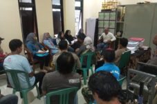 Puluhan Korban Dugaan Penipuan Bisnis Popok Bayi Datangi Rumah Orang Tua Terduga Pelaku di Lawang, Kerugian Capai Rp 5 Miliar