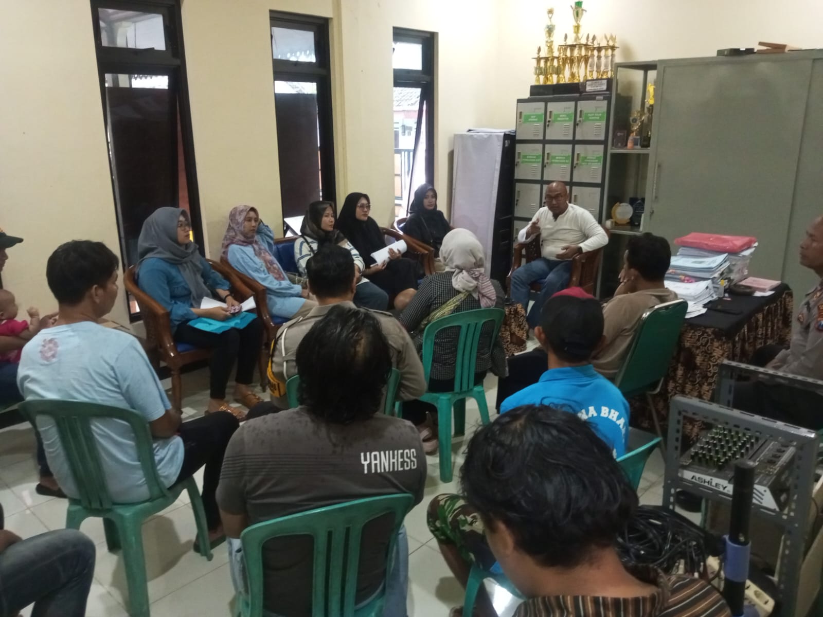 Puluhan Korban Dugaan Penipuan Bisnis Popok Bayi Datangi Rumah Orang Tua Terduga Pelaku di Lawang, Kerugian Capai Rp 5 Miliar
