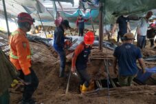 Kandang Ayam Ambruk di Malang, Dua Pekerja Tewas dan Tiga Luka-Luka 11 Kandang Ayam Ambruk di Malang, Dua Pekerja Tewas dan Tiga Luka-Luka