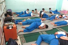 Lawan Kebiasaan Tidur Usai Sahur, SMP di Sidoarjo Wajibkan Siswa Masuk Lebih Pagi 15 Lawan Kebiasaan Tidur Usai Sahur, SMP di Sidoarjo Wajibkan Siswa Masuk Lebih Pagi