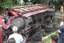 3 Orang Terjepit, Tabrakan 2 Truk di Jalan Raya Ngawi-Solo 7 3 Orang Terjepit, Tabrakan 2 Truk di Jalan Raya Ngawi-Solo