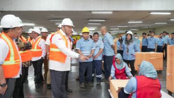 Wakil Menteri Ketenagakerjaan, Afriansyah Noor saat melakukan kunjungan di PT Indah Kiat Pulp and Paper (dok Kemenaker)