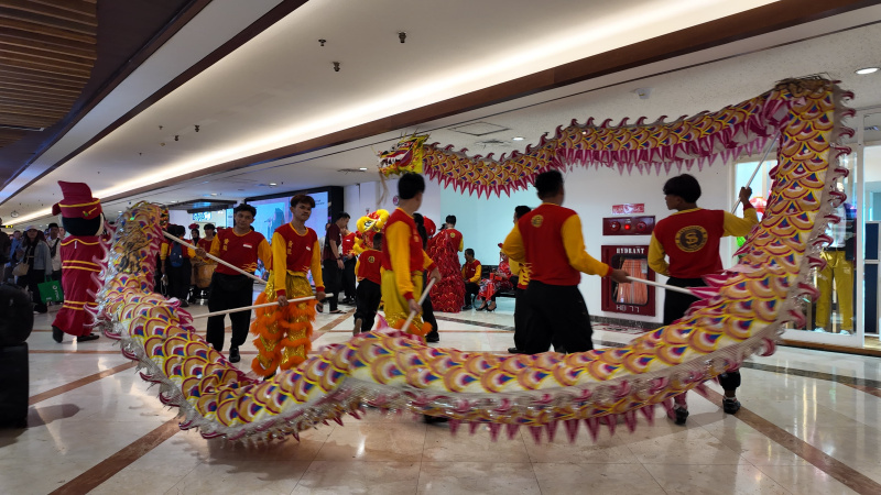 Rayakan Imlek, Juanda Hadirkan Atraksi Barongsai di Bandara