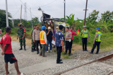 Diduga Tak Dengar Peringatan, Lansia di Lamongan Meninggal Tertabrak Kereta Api