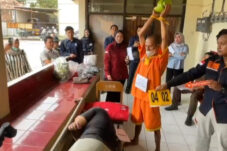 Rekonstruksi Pembunuhan Ayah terhadap Anak di Lamongan, Tersangka Peragakan 15 Adegan